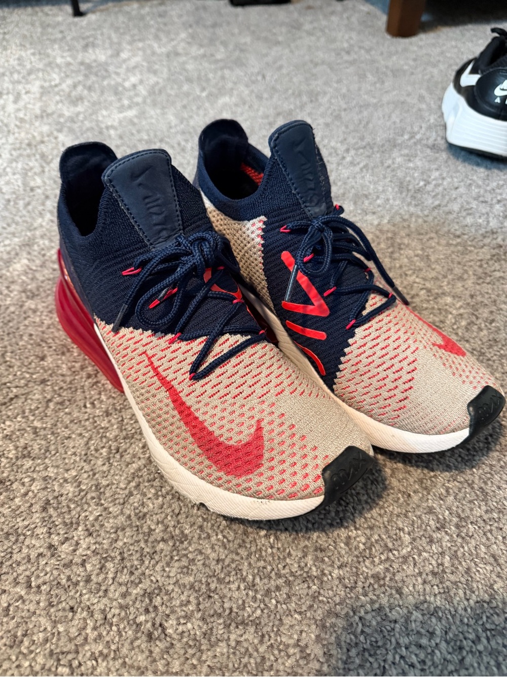 Nike 270s